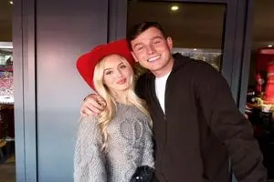 استیون جرارد در 45 سالگی پدربزرگ شد؛ دخترش لیلی اولین فرزندش را به دنیا آورد (عکس)